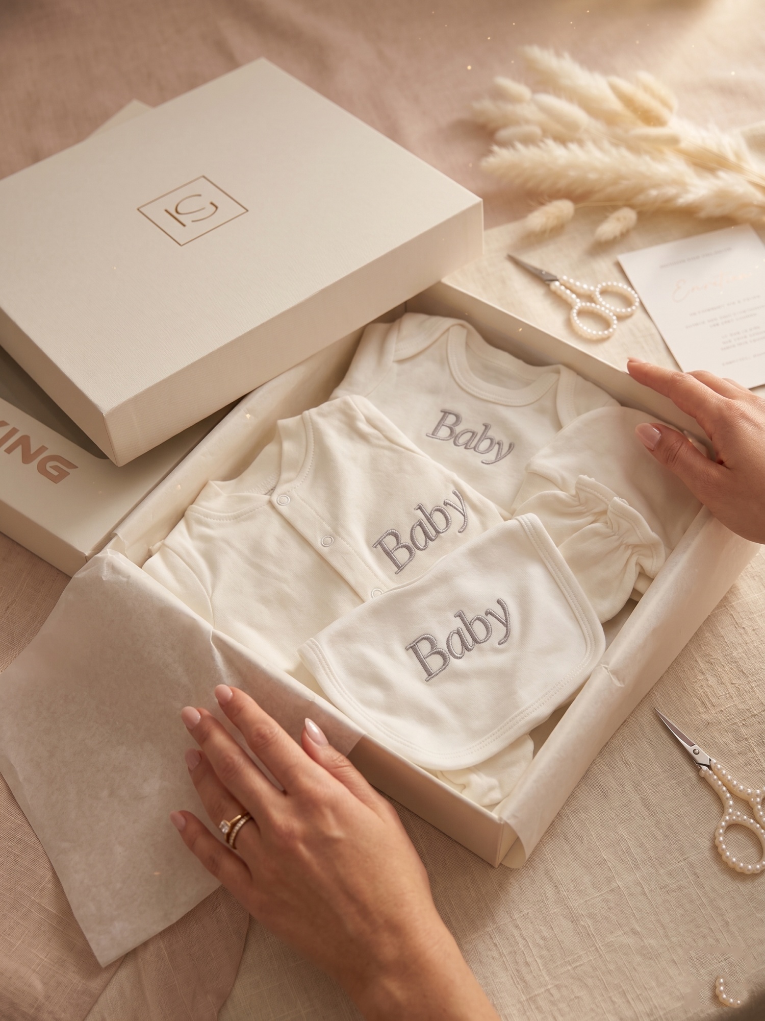 Minimalist Solid Color Embroid - đánh giá và giá Baby Clothing Keepsake